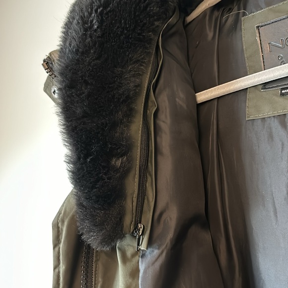 Convertible and cozy warm winter puffer in dark green with black accents - Picture 6 of 10